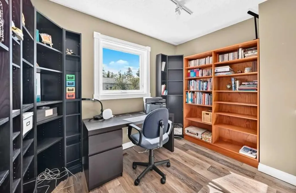 672 Killarney Glen Court SW Calgary AB T3E 7H4