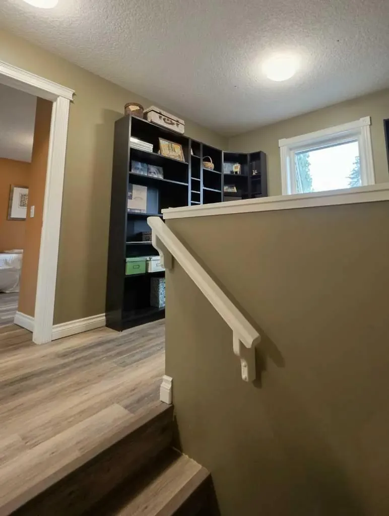 672 Killarney Glen Court SW Calgary AB T3E 7H4