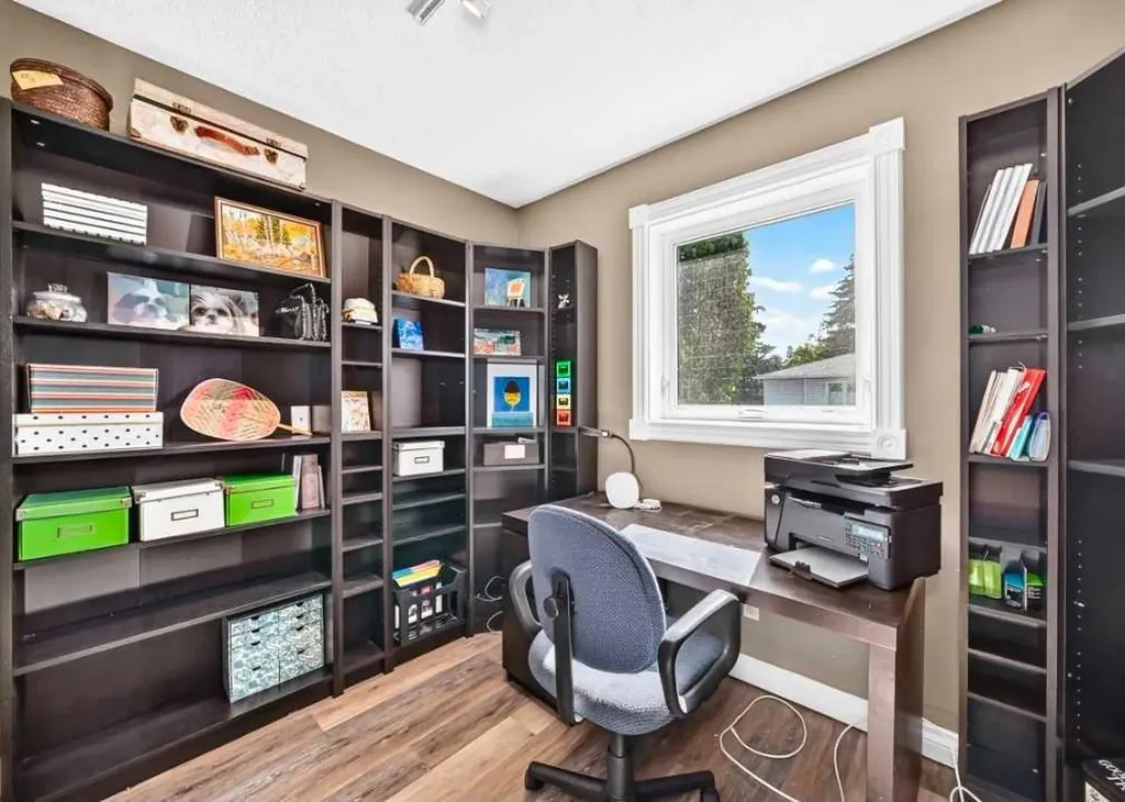 672 Killarney Glen Court SW Calgary AB T3E 7H4