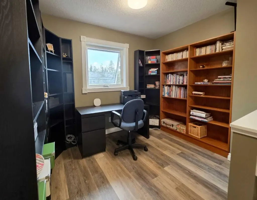 672 Killarney Glen Court SW Calgary AB T3E 7H4