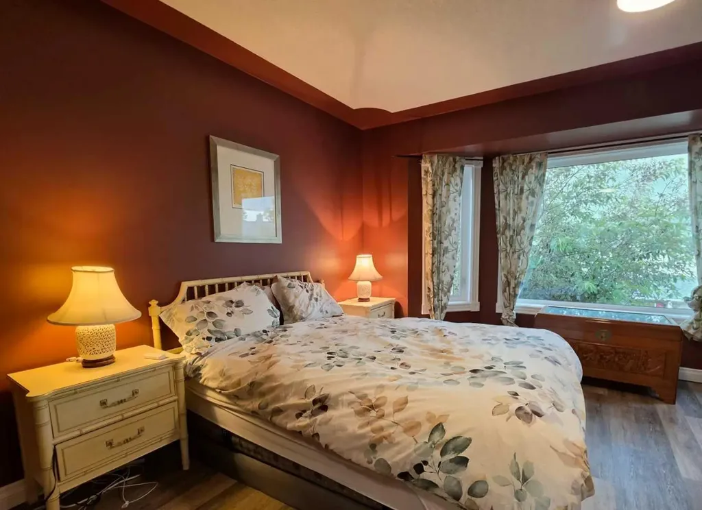 672 Killarney Glen Court SW Calgary AB T3E 7H4