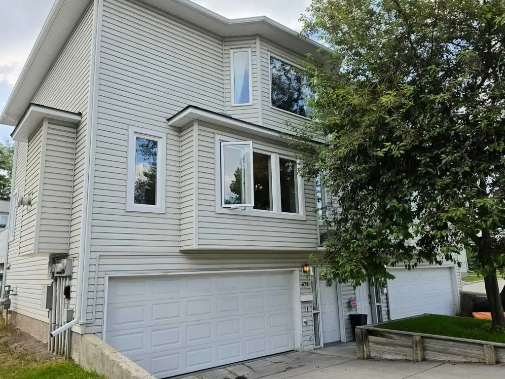 672 Killarney Glen Court SW Calgary AB T3E 7H4