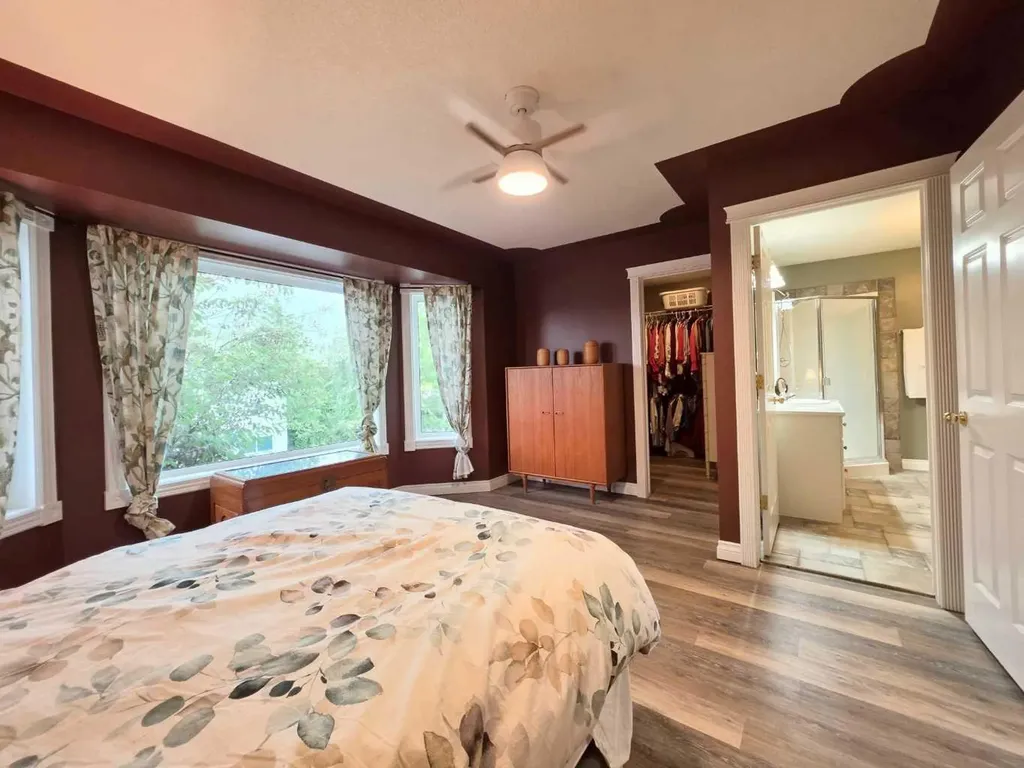 672 Killarney Glen Court SW Calgary AB T3E 7H4