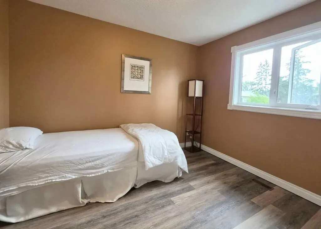 672 Killarney Glen Court SW Calgary AB T3E 7H4