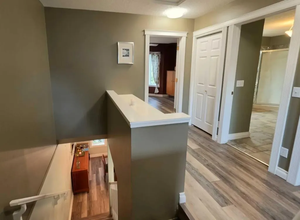 672 Killarney Glen Court SW Calgary AB T3E 7H4