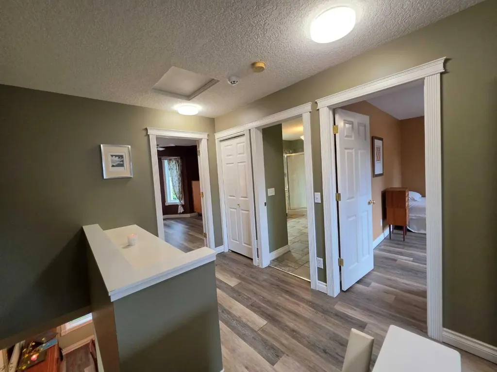 672 Killarney Glen Court SW Calgary AB T3E 7H4