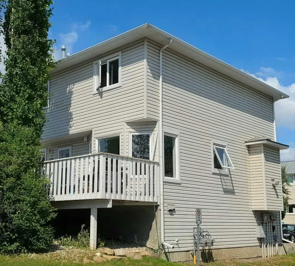 672 Killarney Glen Court SW Calgary AB T3E 7H4