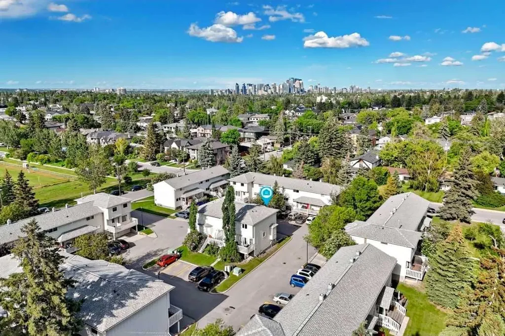 672 Killarney Glen Court SW Calgary AB T3E 7H4