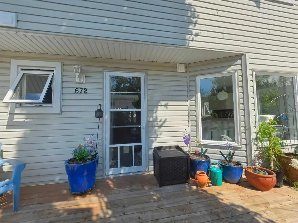 672 Killarney Glen Court SW Calgary AB T3E 7H4
