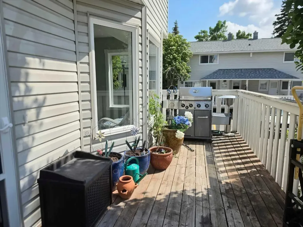 672 Killarney Glen Court SW Calgary AB T3E 7H4