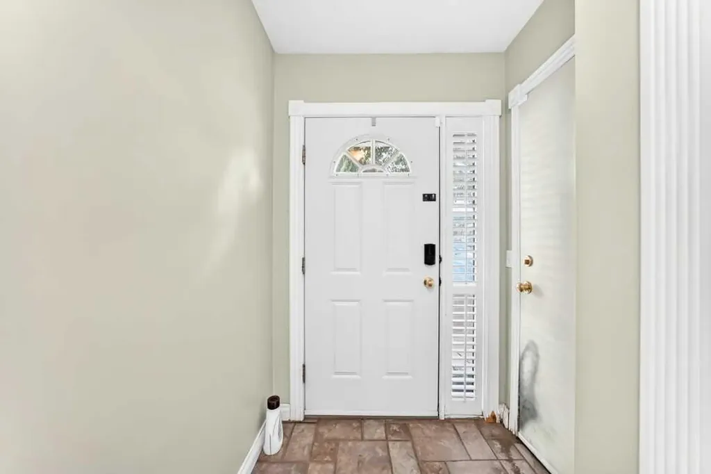 672 Killarney Glen Court SW Calgary AB T3E 7H4