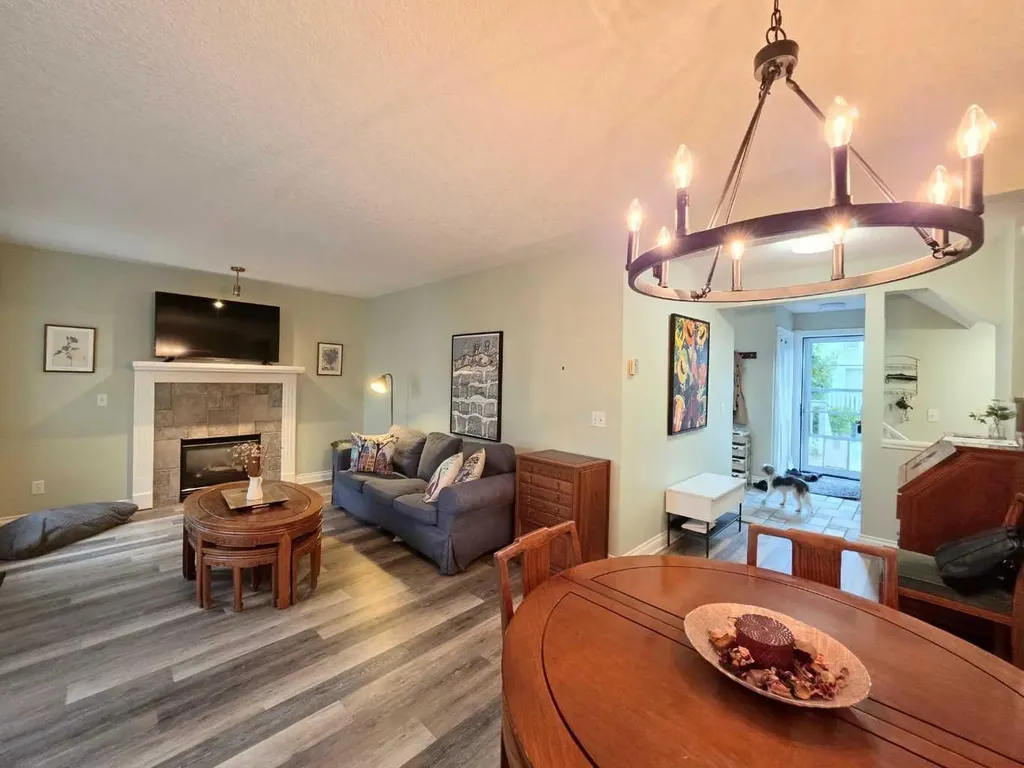 672 Killarney Glen Court SW Calgary AB T3E 7H4