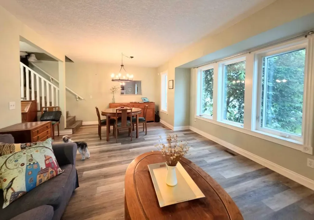 672 Killarney Glen Court SW Calgary AB T3E 7H4