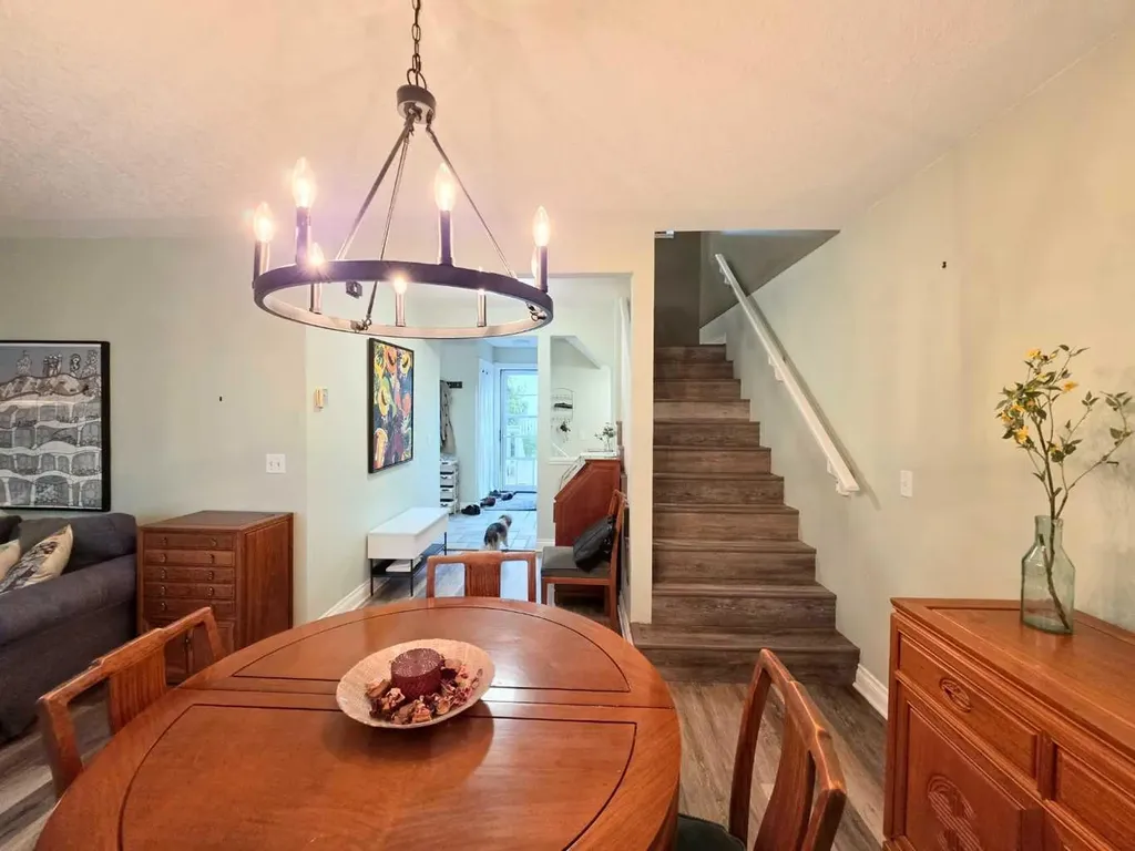 672 Killarney Glen Court SW Calgary AB T3E 7H4