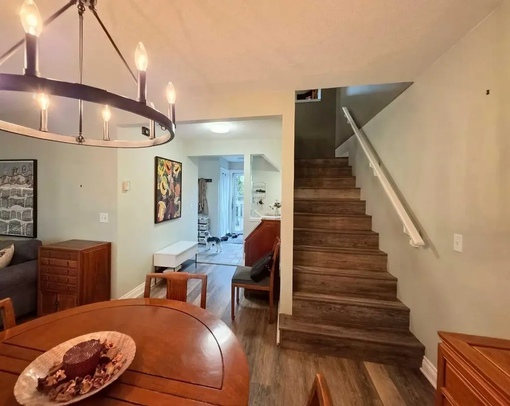 672 Killarney Glen Court SW Calgary AB T3E 7H4