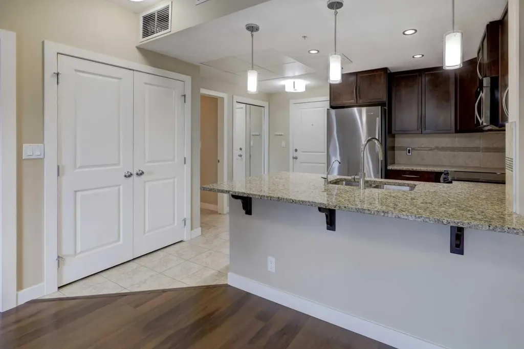 16 Varsity Estates Circle NW Calgary AB T3A 2C5