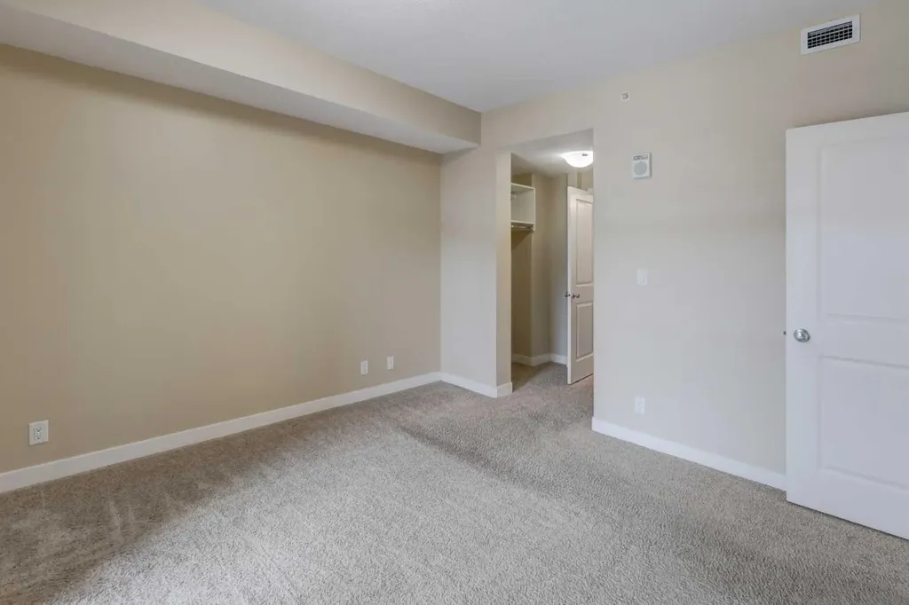 16 Varsity Estates Circle NW Calgary AB T3A 2C5