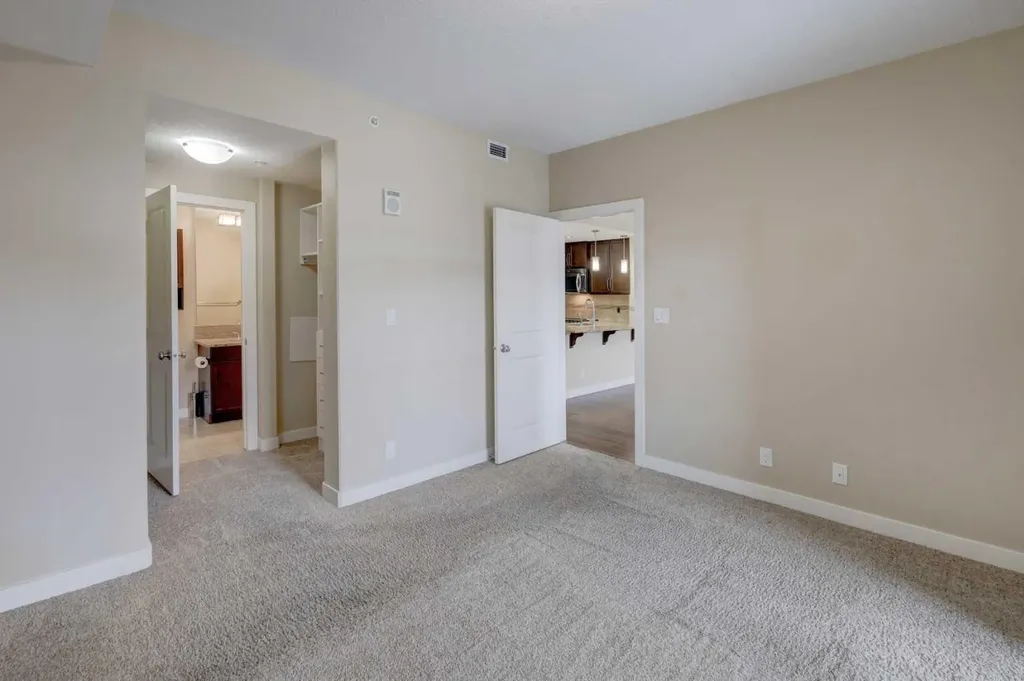 16 Varsity Estates Circle NW Calgary AB T3A 2C5