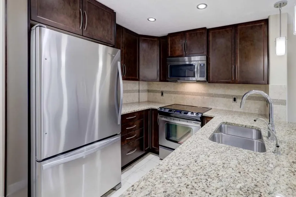 16 Varsity Estates Circle NW Calgary AB T3A 2C5