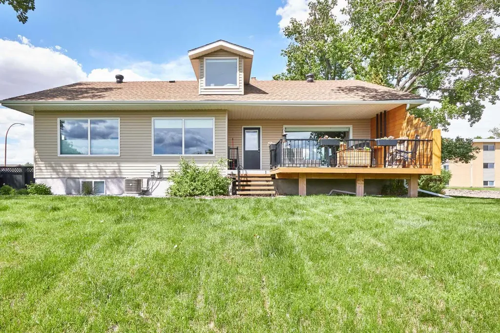 640 Division Avenue NW Medicine Hat AB T1A5Y1