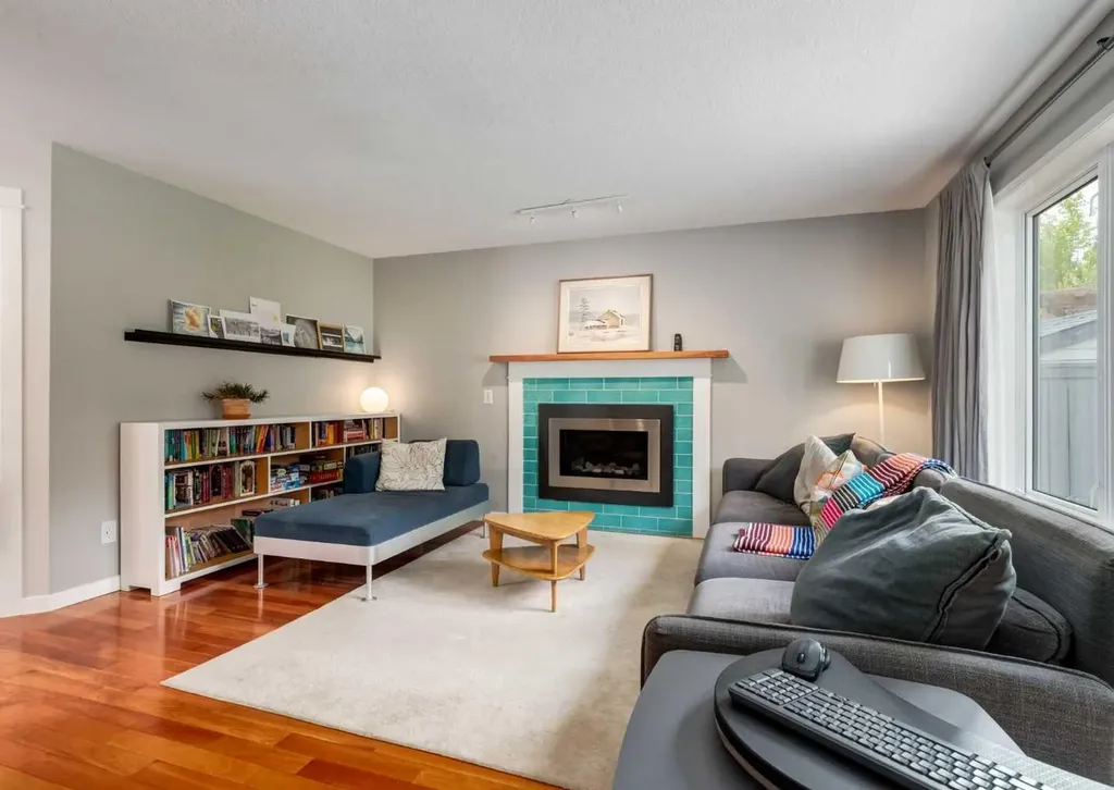 237 Scenic View Close NW Calgary AB T3L 1Y5