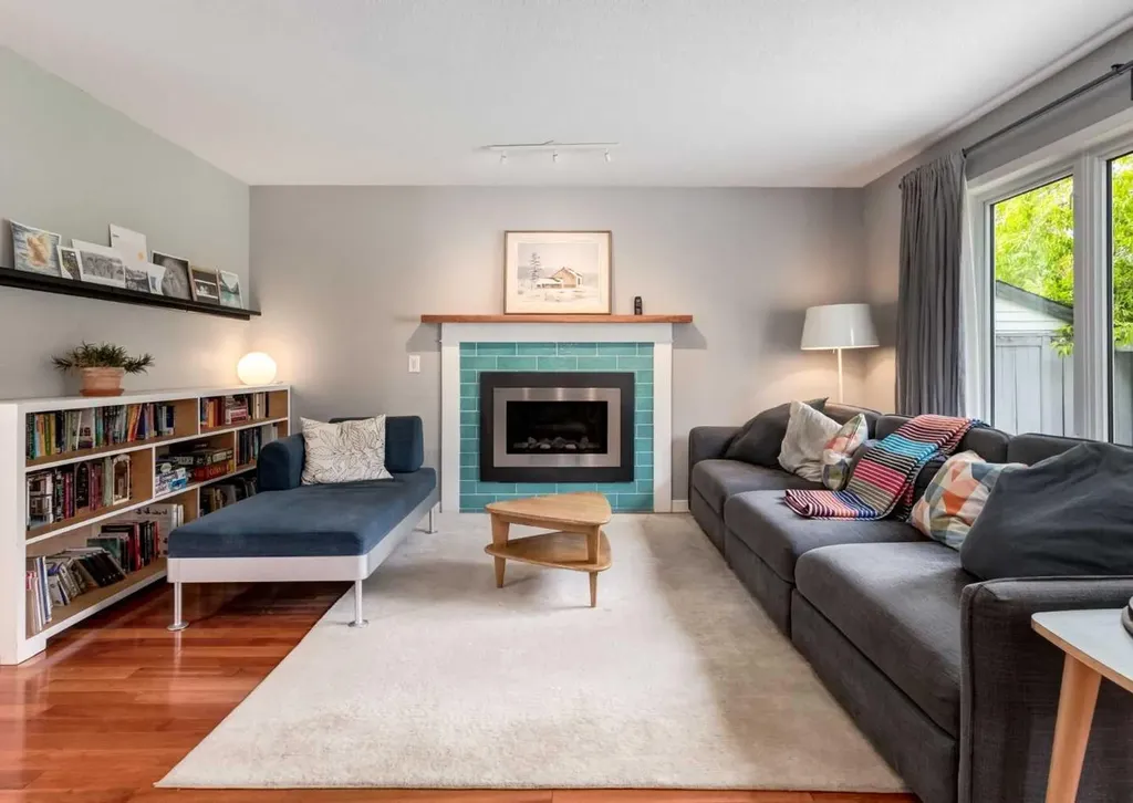 237 Scenic View Close NW Calgary AB T3L 1Y5