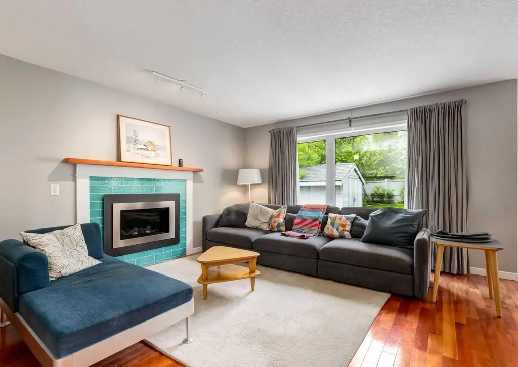 237 Scenic View Close NW Calgary AB T3L 1Y5
