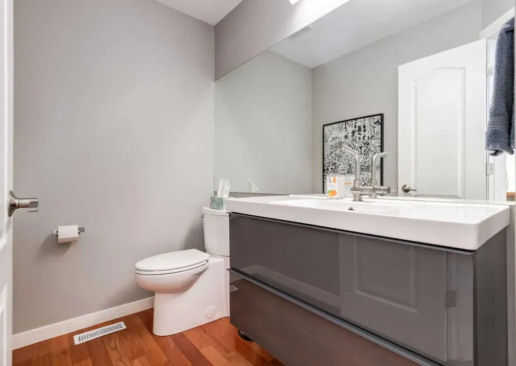 237 Scenic View Close NW Calgary AB T3L 1Y5