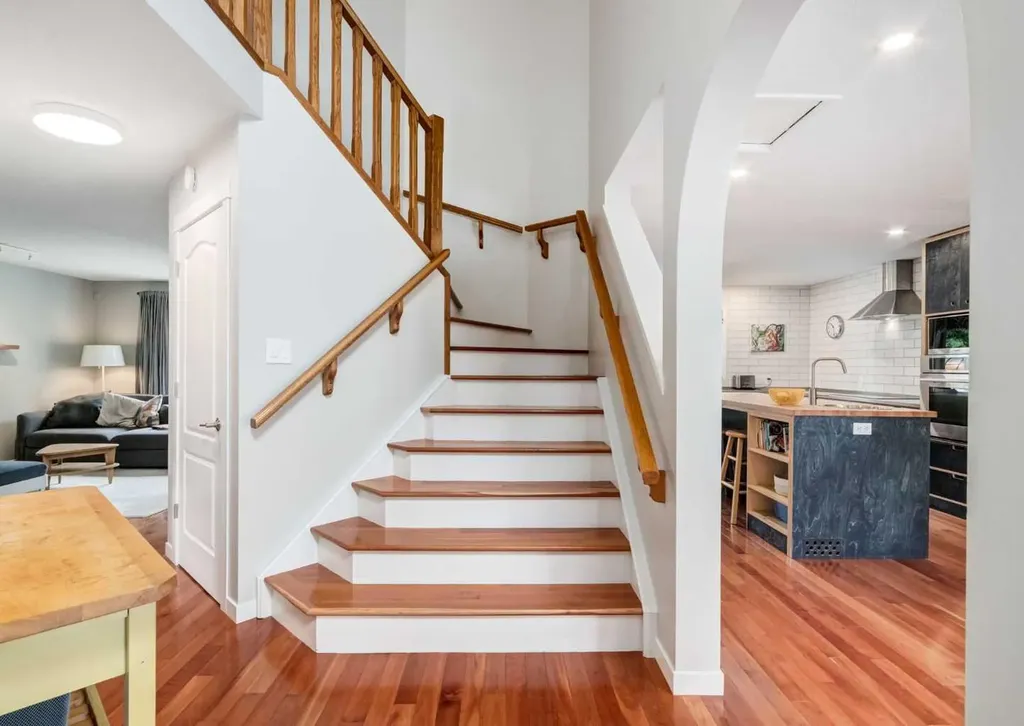 237 Scenic View Close NW Calgary AB T3L 1Y5