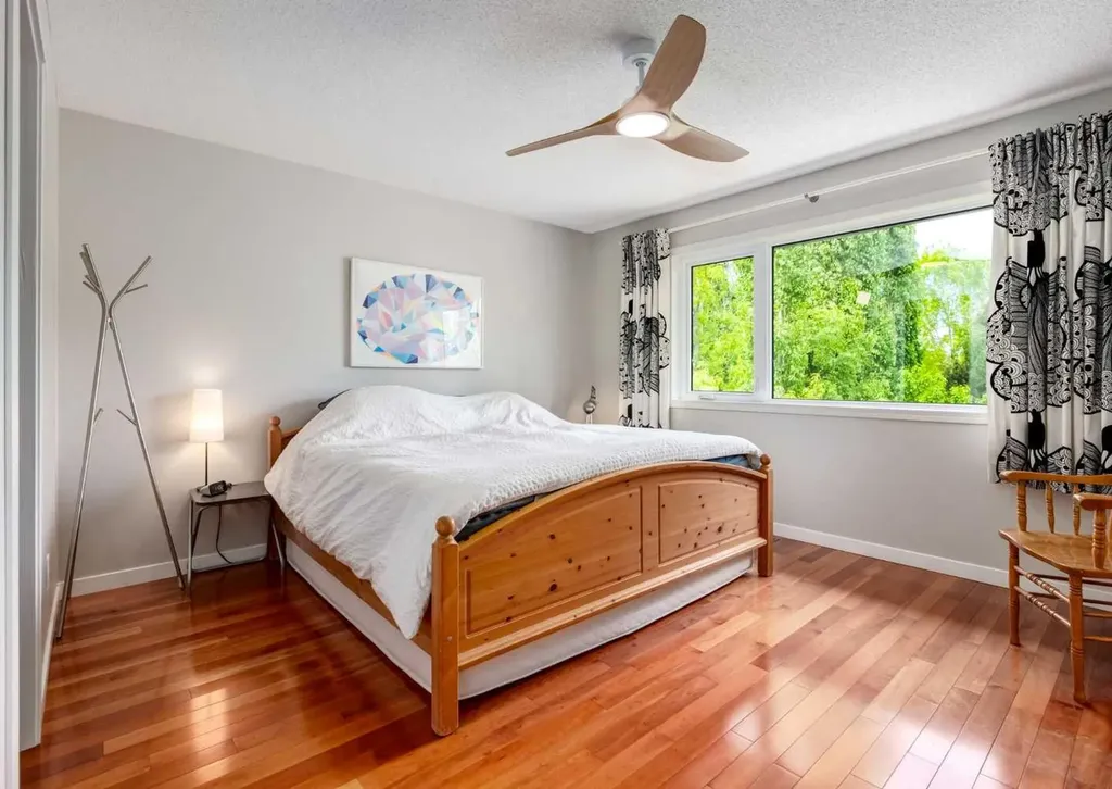 237 Scenic View Close NW Calgary AB T3L 1Y5