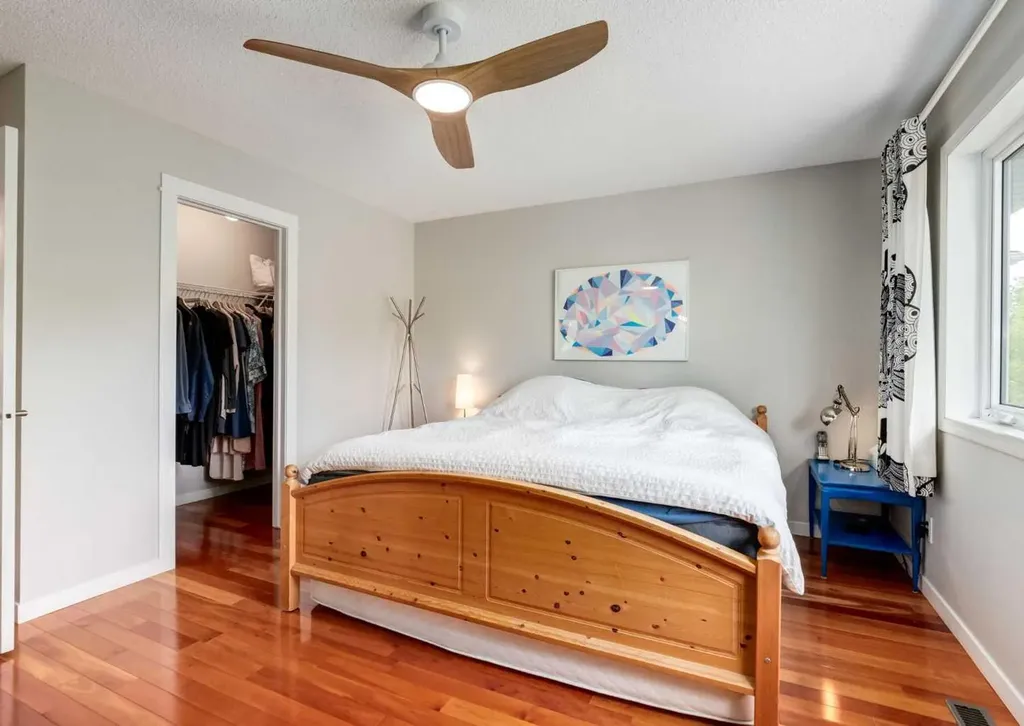 237 Scenic View Close NW Calgary AB T3L 1Y5