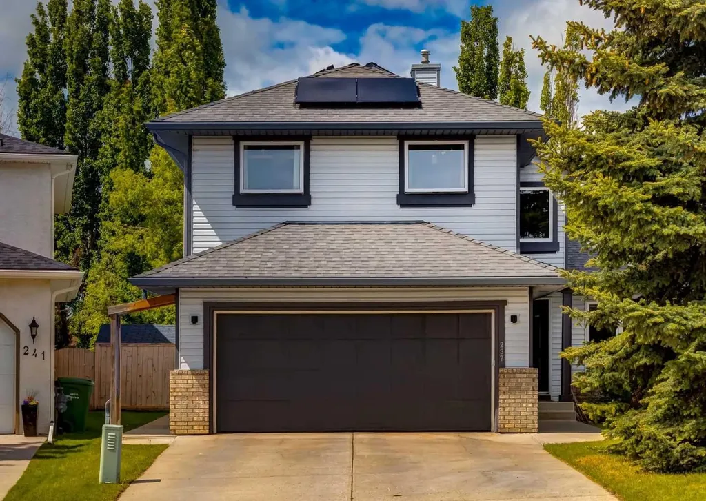 237 Scenic View Close NW Calgary AB T3L 1Y5