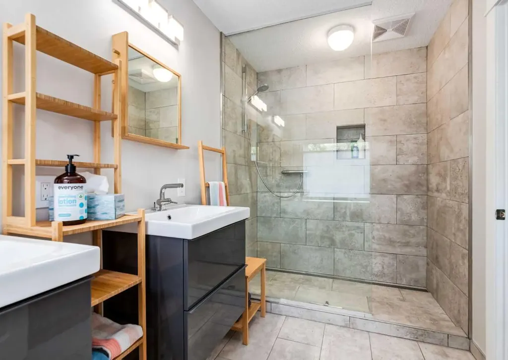 237 Scenic View Close NW Calgary AB T3L 1Y5