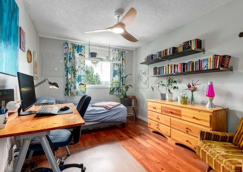 237 Scenic View Close NW Calgary AB T3L 1Y5