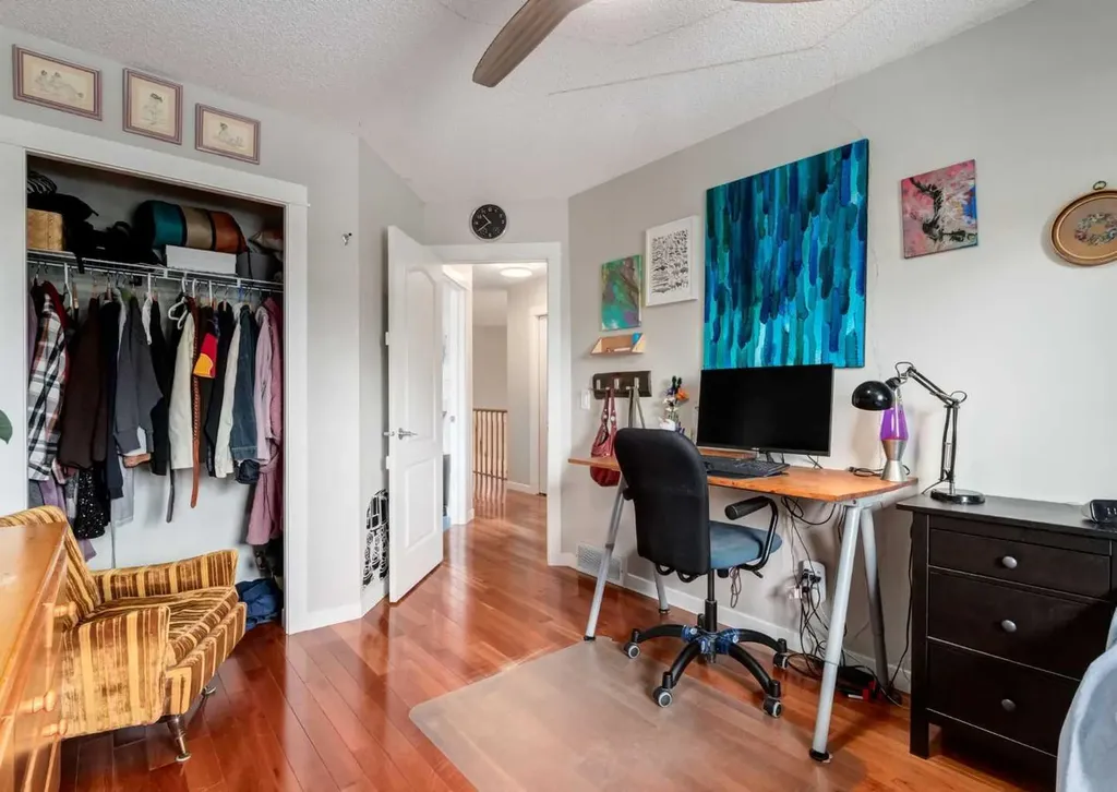 237 Scenic View Close NW Calgary AB T3L 1Y5