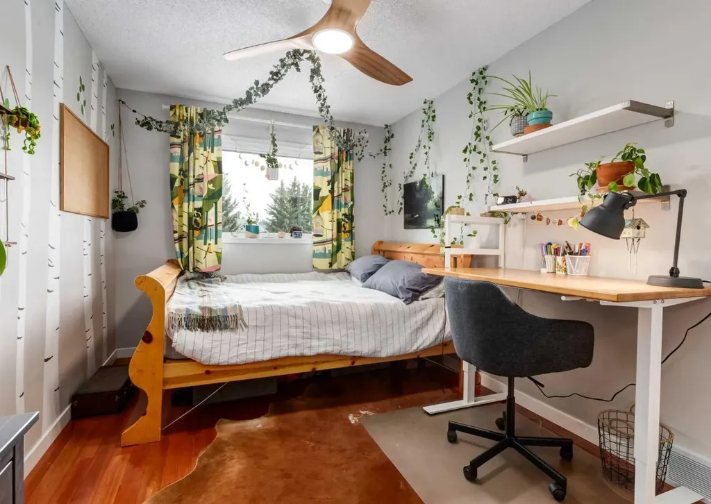 237 Scenic View Close NW Calgary AB T3L 1Y5