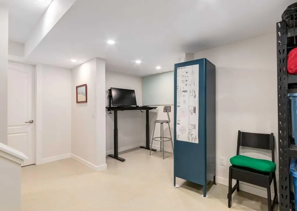 237 Scenic View Close NW Calgary AB T3L 1Y5