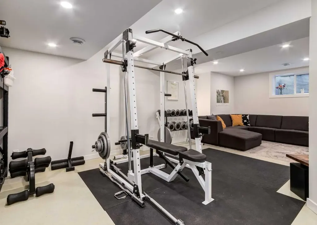 237 Scenic View Close NW Calgary AB T3L 1Y5