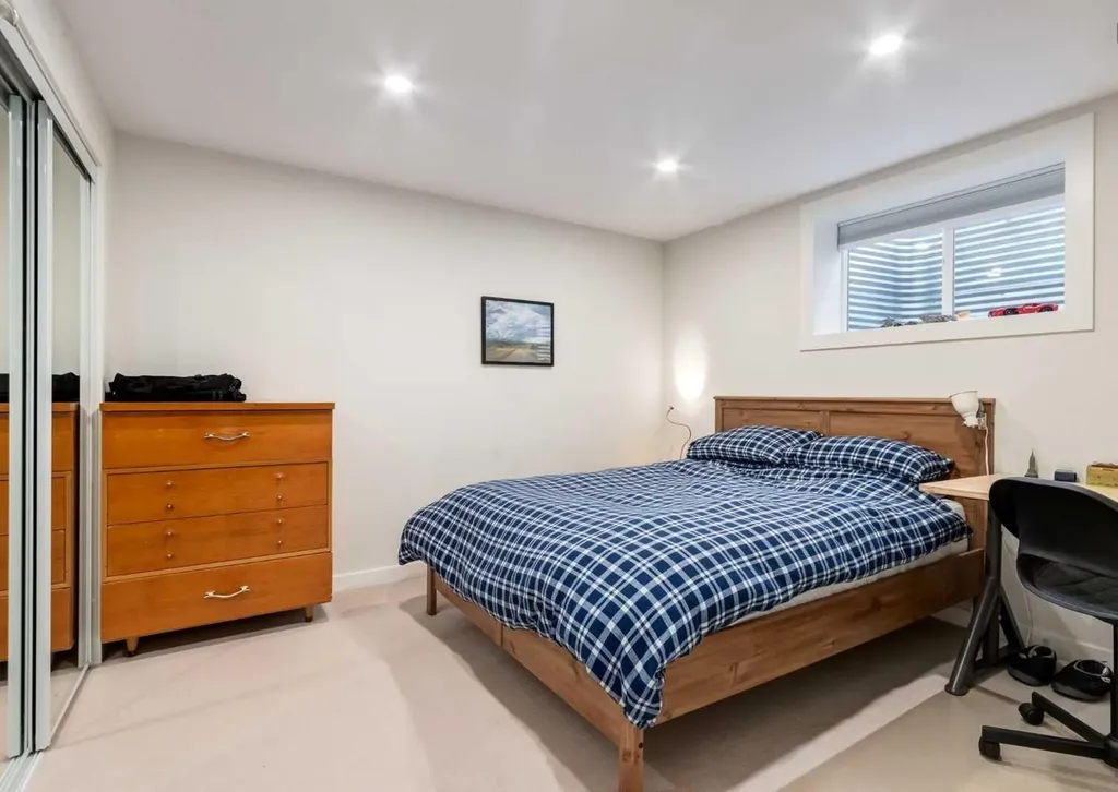 237 Scenic View Close NW Calgary AB T3L 1Y5