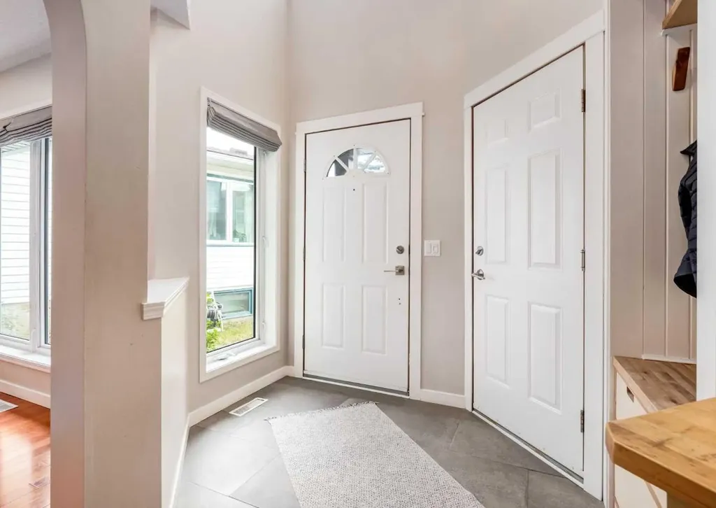 237 Scenic View Close NW Calgary AB T3L 1Y5