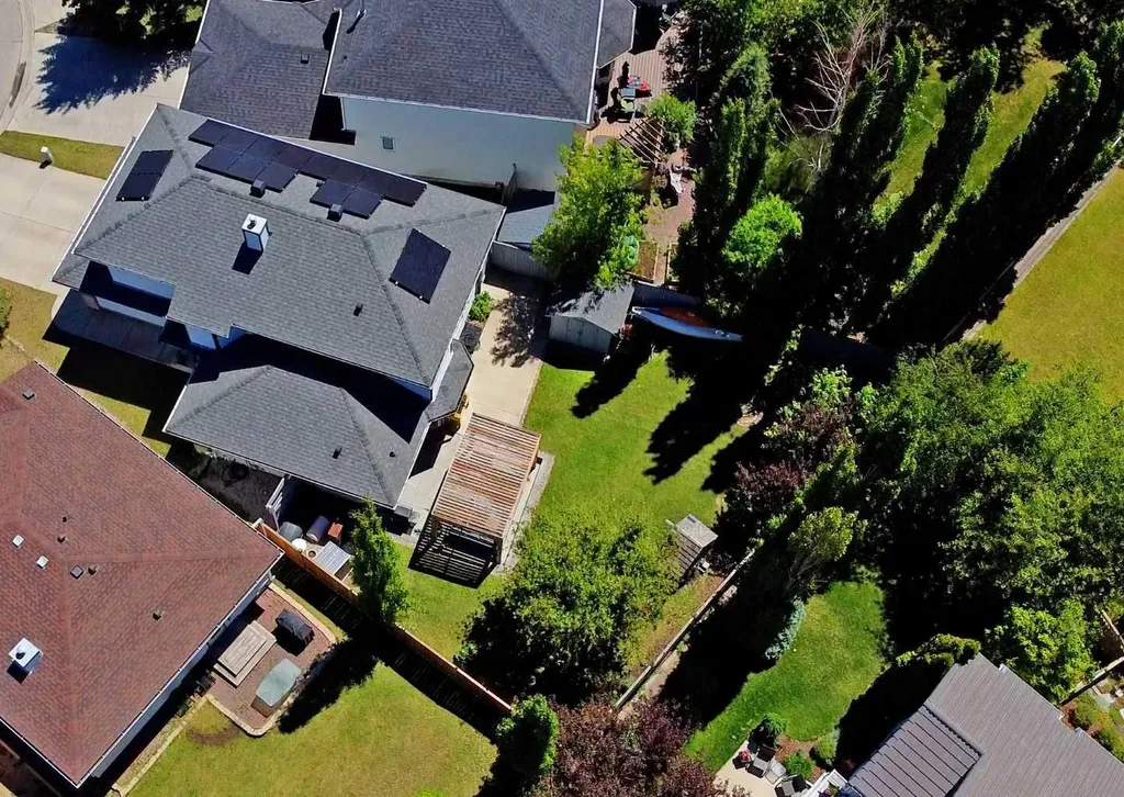 237 Scenic View Close NW Calgary AB T3L 1Y5