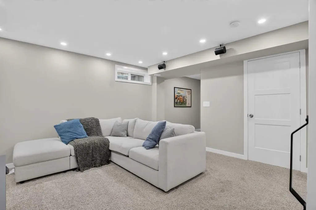 149 Royal Birch Bay NW Calgary AB T3G 5X6