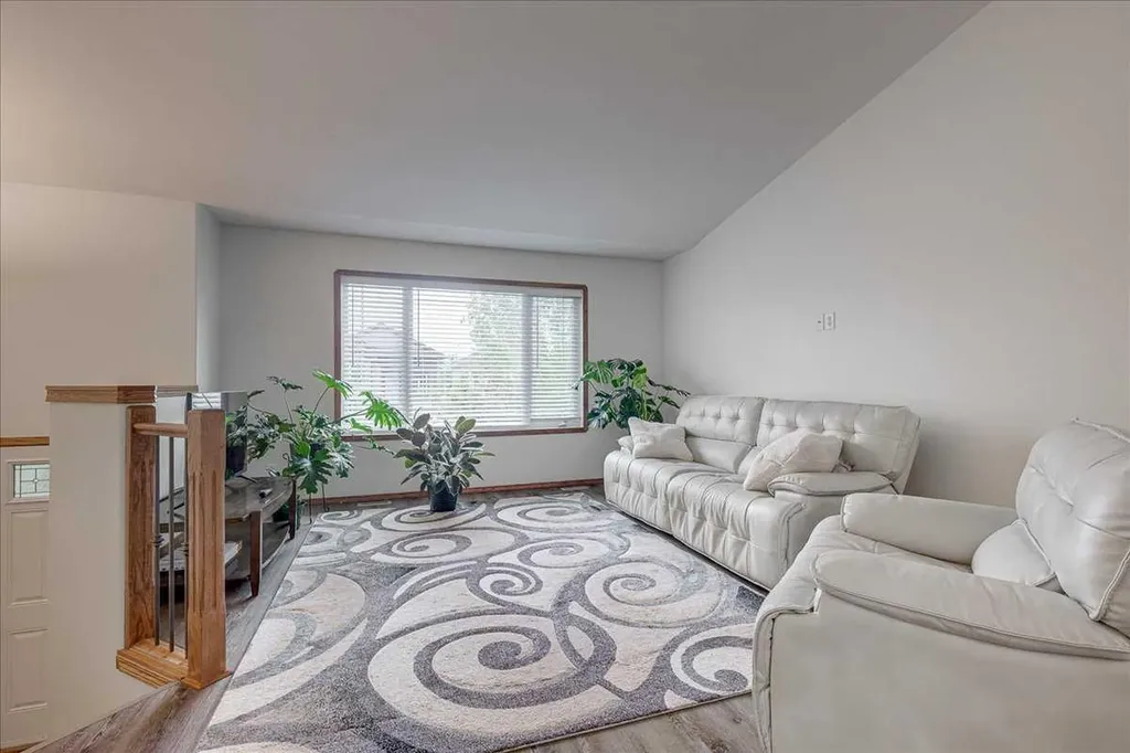 348 Lancaster Drive Red Deer AB T4R 3S4