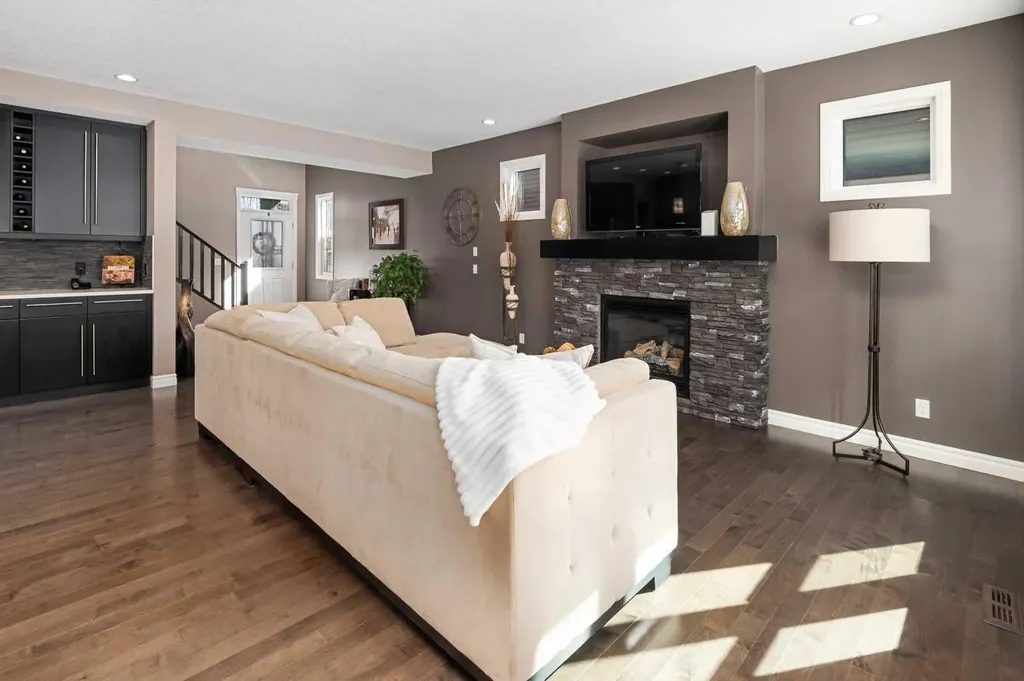 323 Nolan Hill Boulevard NW Calgary AB T3R 0P8