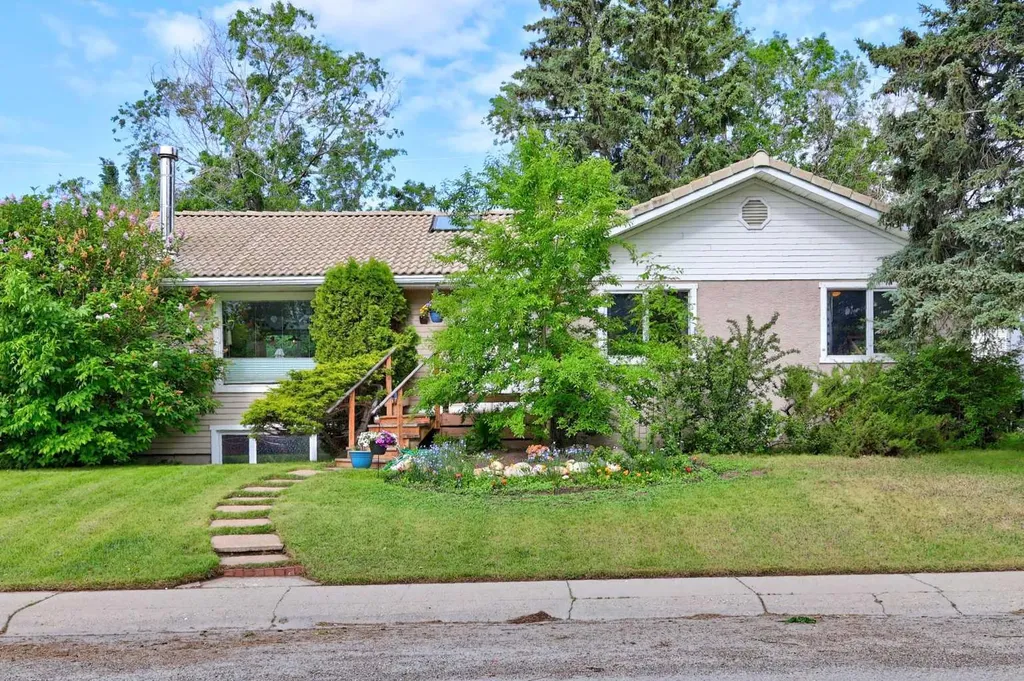 4911 43 Street SW Calgary AB T3E 3R2