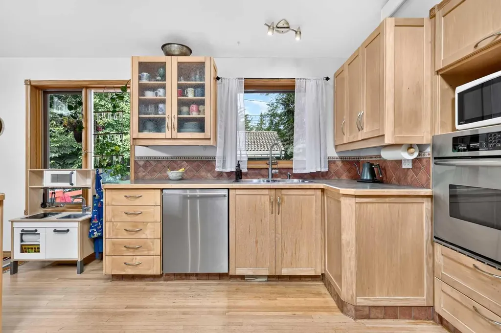 4911 43 Street SW Calgary AB T3E 3R2