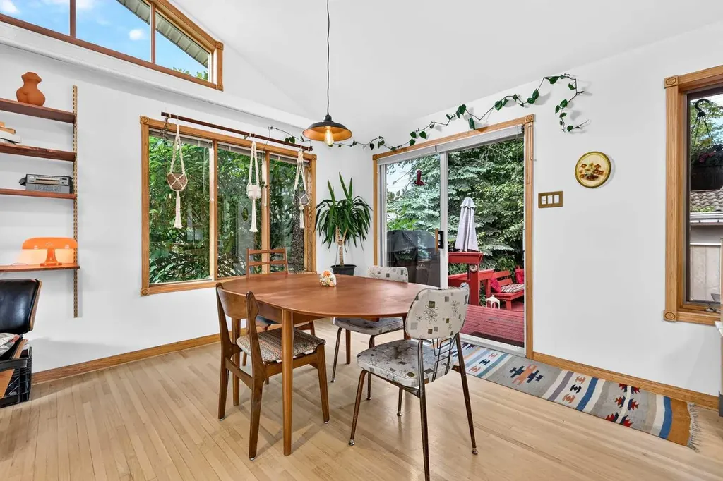 4911 43 Street SW Calgary AB T3E 3R2