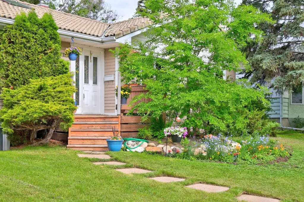 4911 43 Street SW Calgary AB T3E 3R2