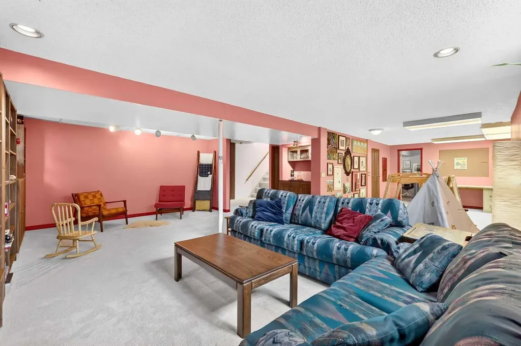 4911 43 Street SW Calgary AB T3E 3R2