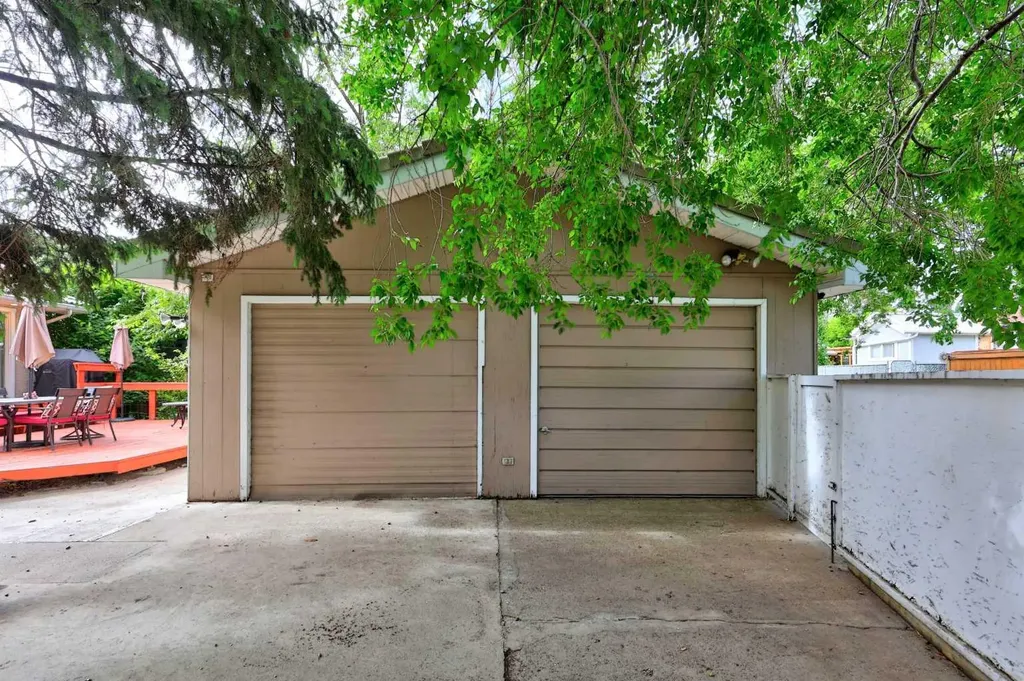 4911 43 Street SW Calgary AB T3E 3R2